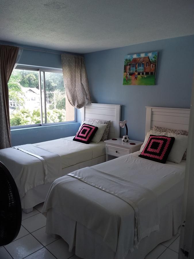 Mcfarlane'S Place Ocho Rios Esterno foto