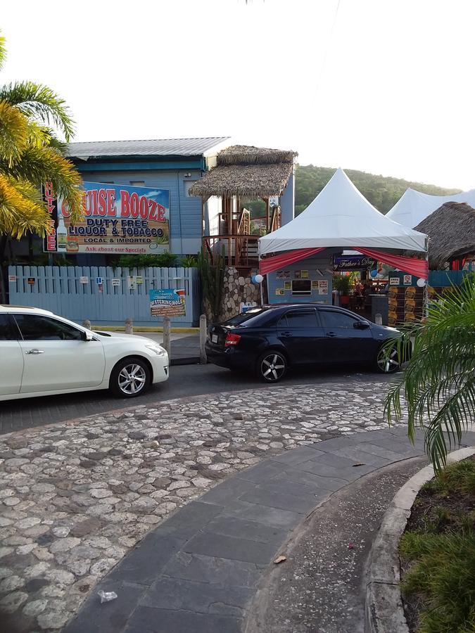 Mcfarlane'S Place Ocho Rios Esterno foto