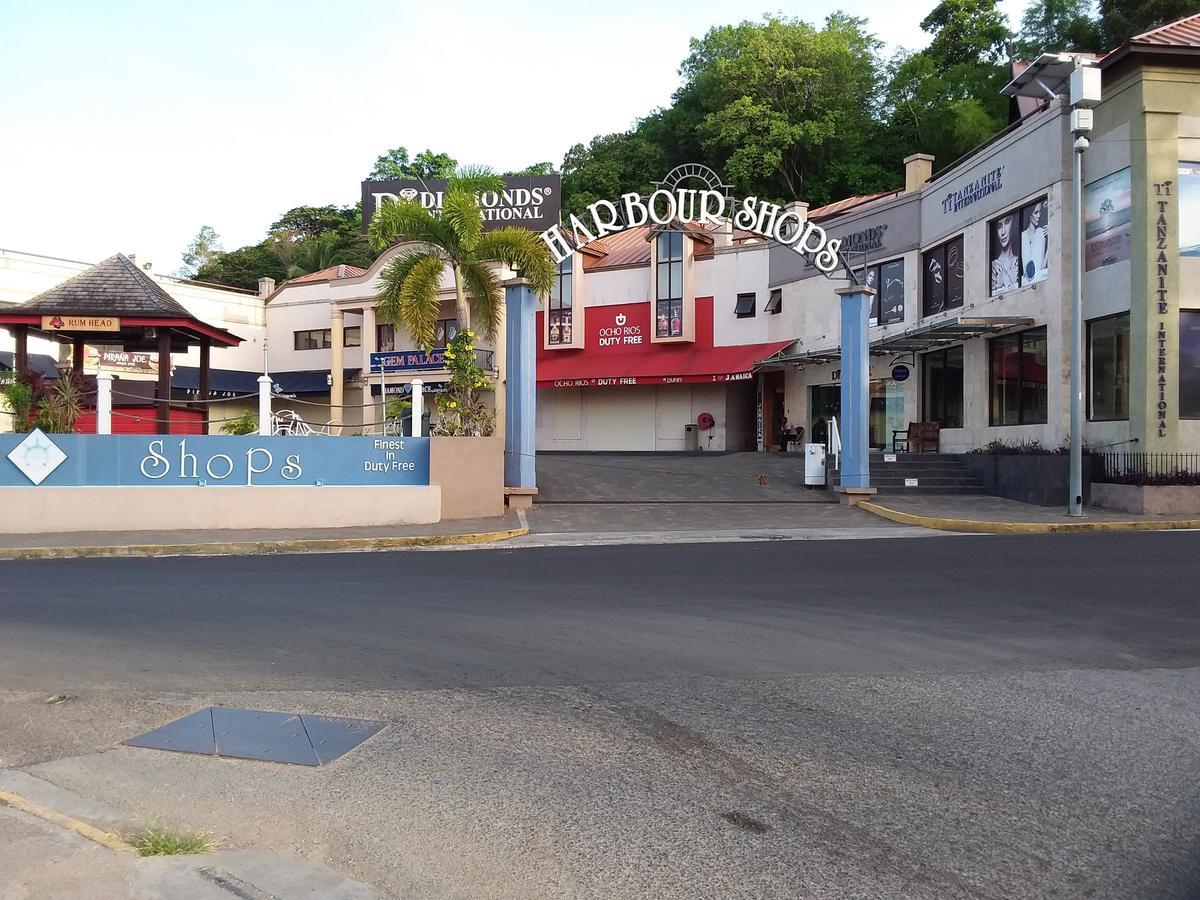 Mcfarlane'S Place Ocho Rios Esterno foto